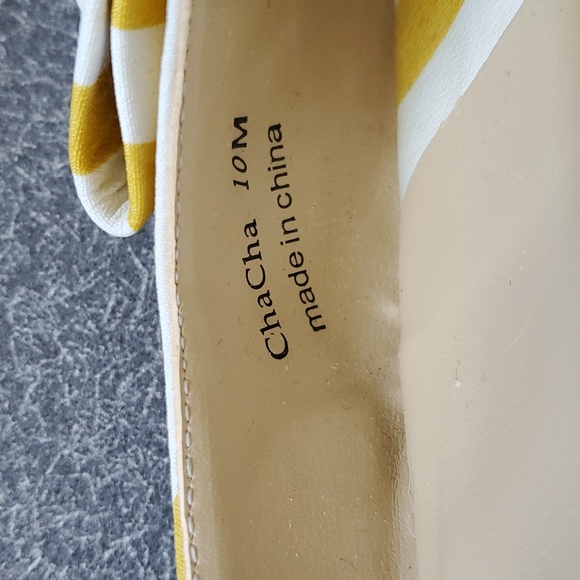 J. Renee yellow striped dress open toe 3" heels with a bow. - Picture 4 of 6